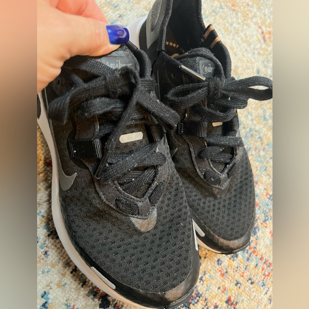 Women’s Nike shoes - Picture 7 of 9